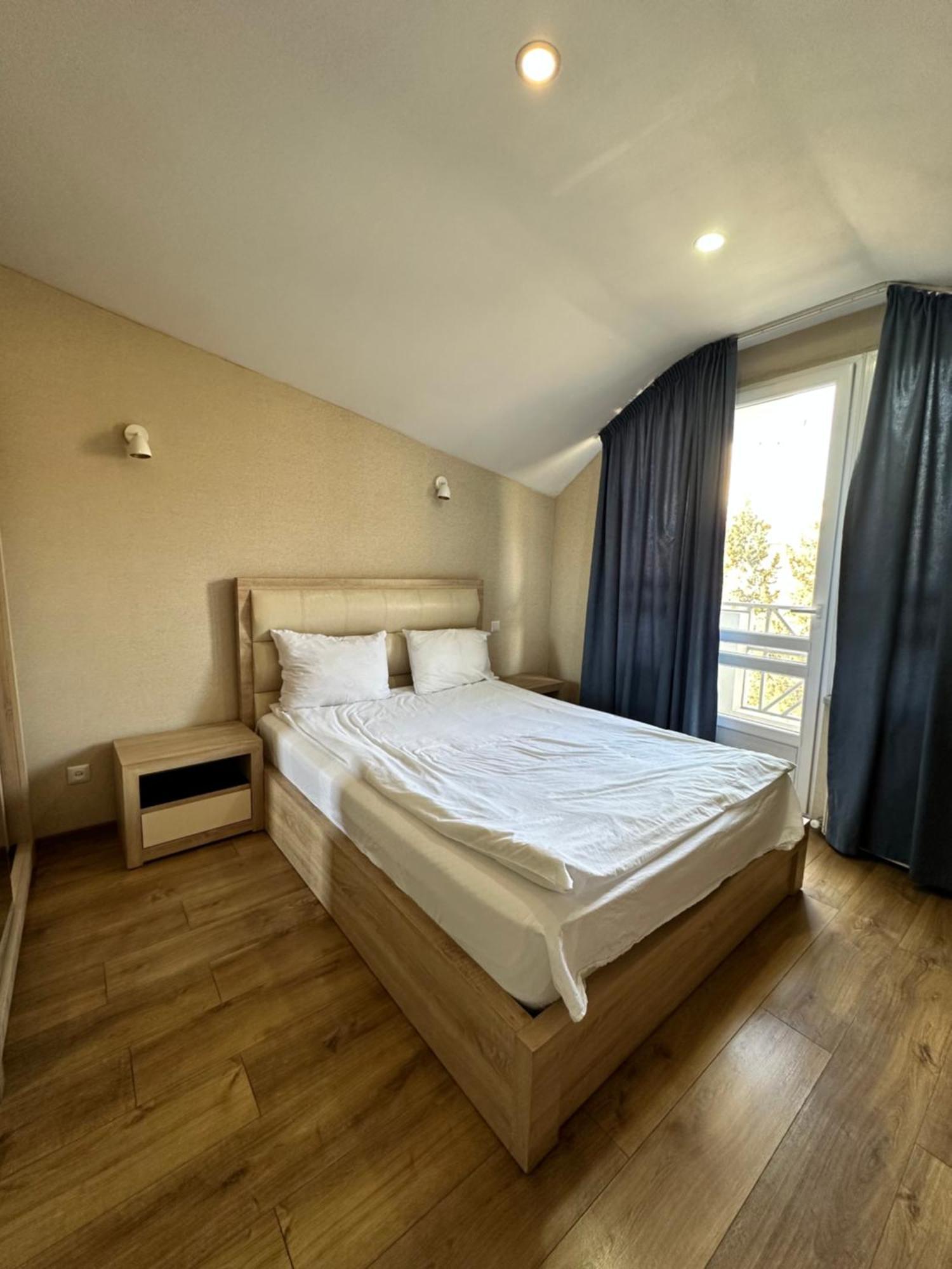 Hotel Lile Tbilisi Exterior foto